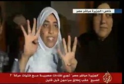 أول صور لإطلاق سراح حرائر 7 الصبح بالاسكندرية.. وهن يرفعن شعار رابعة