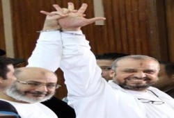 صورة وتعليق ابتسامات تقهر السجان مع أسدي الميدان