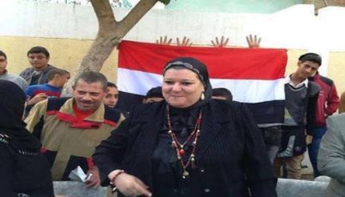 صورة وتعليق  شعار رابعه خلف مديرة ادارة سمنود التعليميه