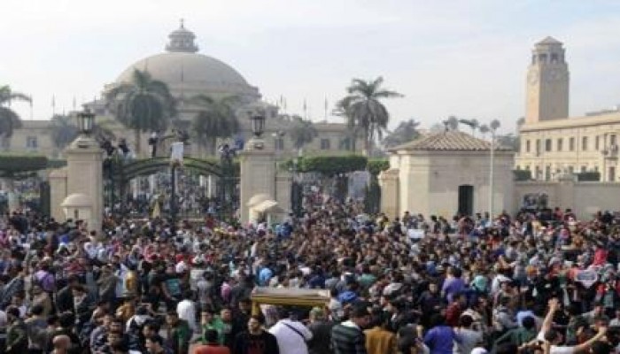 طلاب مصر يواصلون الإنتفاضة ولا بديل عن الشرعية