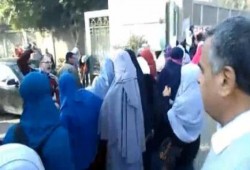 بالفيديو الخونة يضربون بنات الأزهر بالعصي والمواسير