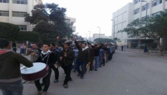 طلاب جامعة الزقازيق يواصلون فعالياتهم ضد الانقلاب