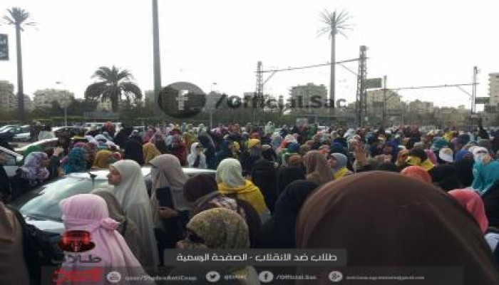 حرائر الازهر يتحركون بإتجاه رابعة العدوية ردا على اقتحام حرم جامعة الأزهر
