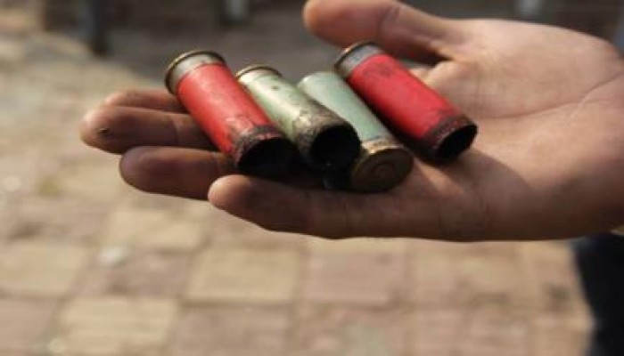 صور الخرطوش المضروب من قبل العسكر علي الطلاب داخل الحرم الجامعي