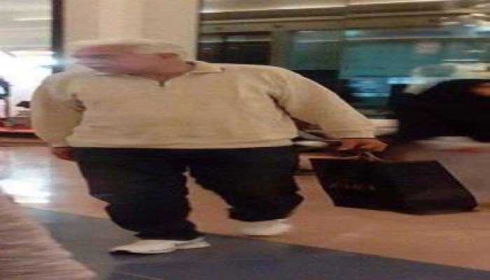 نشطاء: أحمد نظيف رئيس الوزراء الفاسد حر طليق.. والشرفاء في السجون