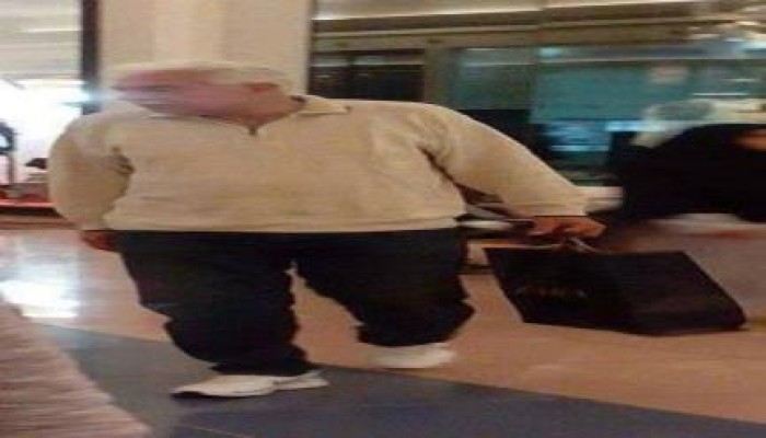 نشطاء: أحمد نظيف رئيس الوزراء الفاسد حر طليق.. والشرفاء في السجون