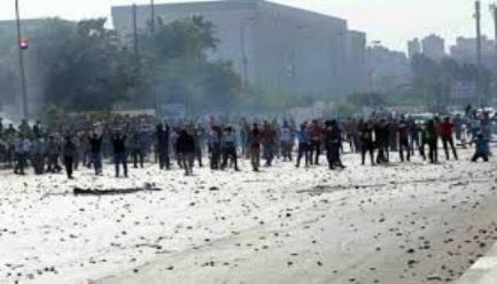 بالفيديو شجاعة واستبسال شباب الأزهر امام قنابل الغاز والخرطوش