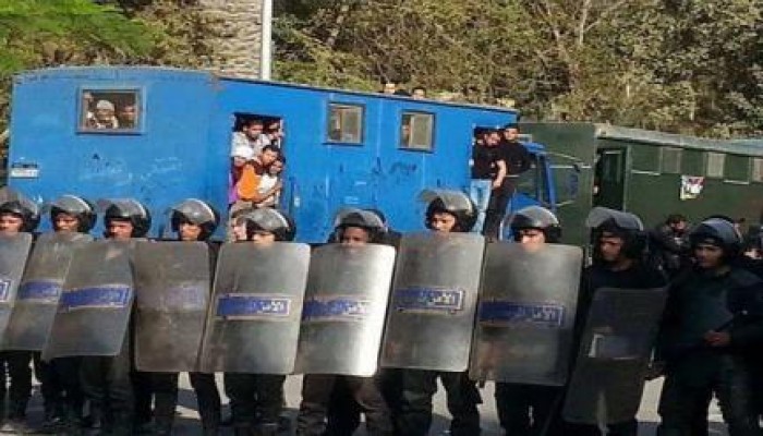 صورة وتعليق وصول المواطنين الشرفاء بسلام