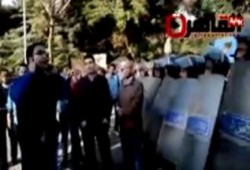 بالفيديو..  طالب شجاع بجامعة القاهرة يوجه رسالة نارية لجنود الأمن المركزي