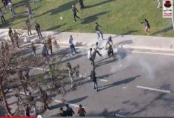 بالفيديو ثبات طلاب جامعة القاهرة أمتام مدرعات الإنقلاب