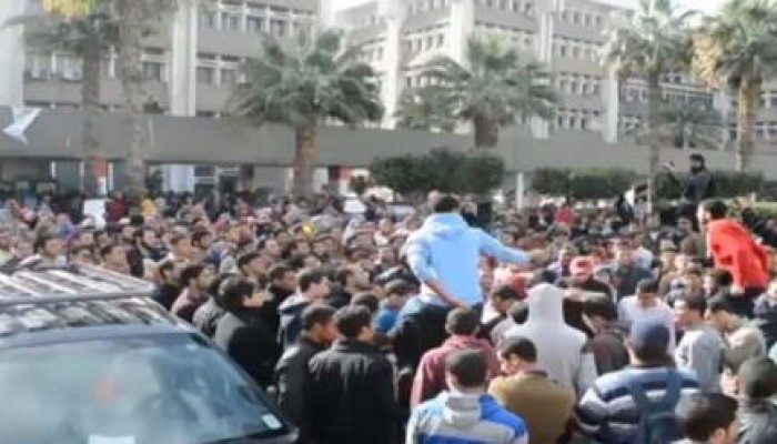 بالفيديو .. طلاب جامعة طنطا يضربون عن الدراسة لرفض إنتهاكات الداخلية بجامعات مصر