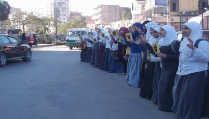 بالصور .. طلاب ضد الإنقلاب تنظم وقفة إحتجاجية بالفيوم للتنديد بجرائم الإنقلاب