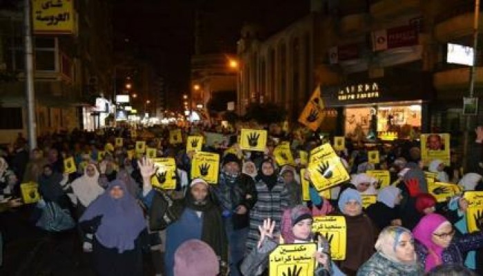 مسيرات ليلية رفض للانقلاب رغم السيول والصقيع بالاسكندرية