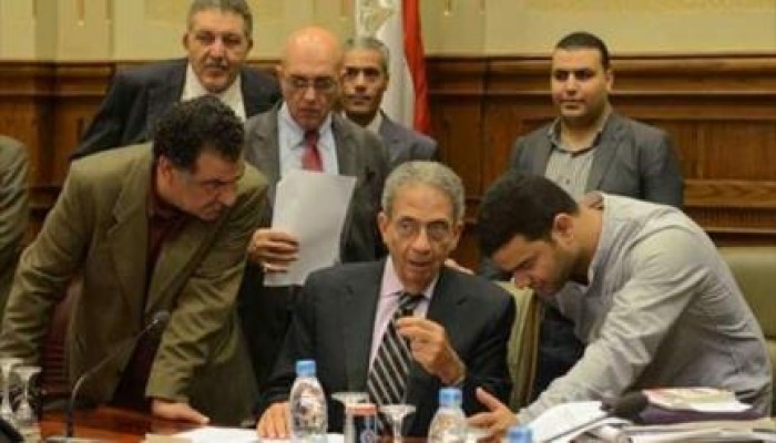 أستاذ بجامعة كاليفورنيا: دستور الخمسين لا يستحق الورق الذي كُتب عليه