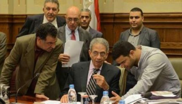 أستاذ بجامعة كاليفورنيا: دستور الخمسين لا يستحق الورق الذي كُتب عليه