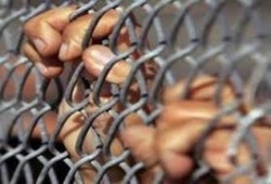 أمن الانقلاب يطلق الغاز المسيل للدموع داخل قسم بندر دمنهور.. واختناقات في صفوف المعتقلين