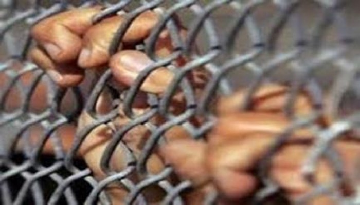 أمن الانقلاب يطلق الغاز المسيل للدموع داخل قسم بندر دمنهور.. واختناقات في صفوف المعتقلين