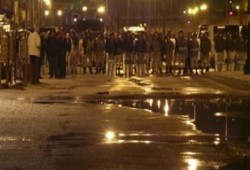 أهالي دمنهور يتجمهرون أمام "بندر دمنهور" للاطمئنان على معتقليهم بعد اطلاق الغاز عليهم