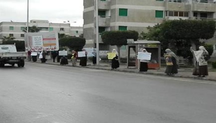 سلاسل بشرية لـ"نساء ضد الانقلاب"وحركة 7الصبح لرفض الانقلاب