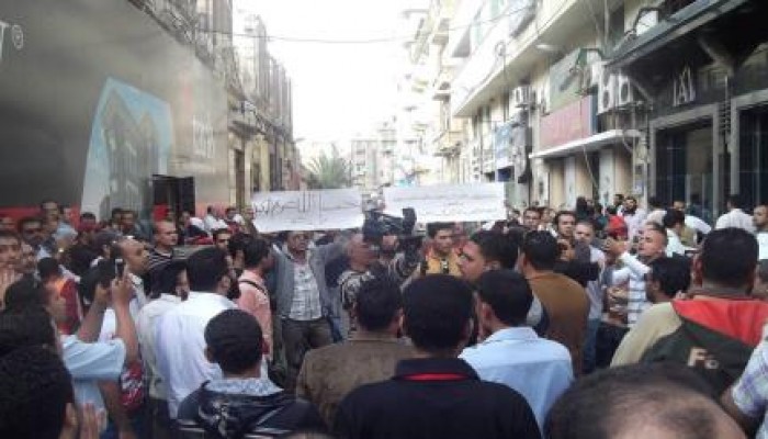 عمال "فاركو" يفاجئون أبو عيطة الانقلاب بوقفة احتجاجية قبل افتتاح أحد المؤتمرات بالإسكندرية