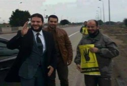 نجل فخامة الرئيس في سلسلة بشرية علي طريق الزقازيق