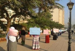سلسلة بشرية لطالبات ازهر الزقازيق تضامناً مع فصل 11 من زميلاتهم