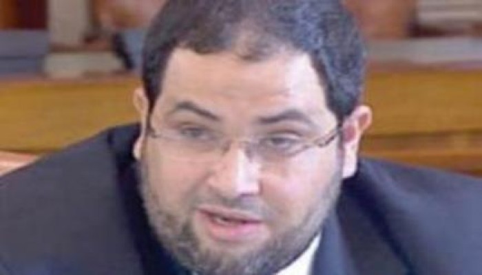 قوات جيش الانقلاب تسلم 3 من مساعدي الرئيس مرسي لكلاب أمن الدولة