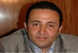 عمرو عبد الهادي: هل تدعم الكنيسة مليشيات مسلحة يقودها ساويرس؟