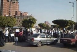 وقفة ومسيرة لطلاب ضد الانقلاب أمام مبني محافظة الإسماعيلية