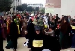 مسيرات وسلاسل بشرية لطلاب ضد الانقلاب بجامعة قناة السويس