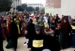 مسيرات وسلاسل بشرية لطلاب ضد الانقلاب بجامعة قناة السويس