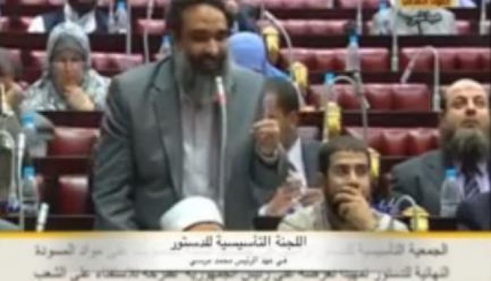 بالفيديو.. حزب النور لاعق البيادة وسالق دستور الإنقلاب