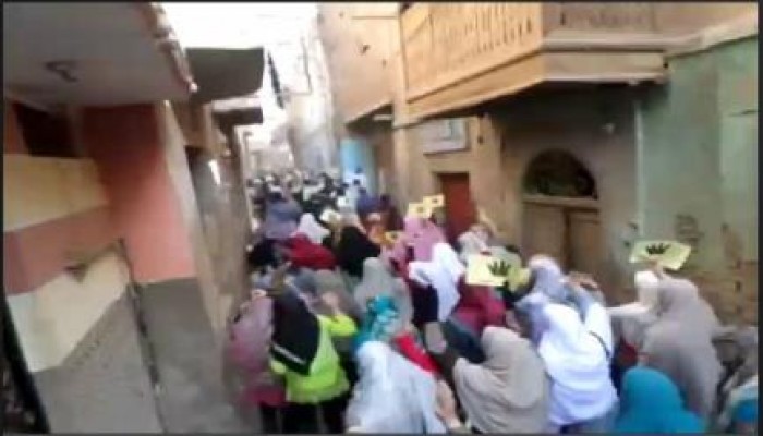 "أسبوع الغضب": مظاهرة حاشدة باسيوط تتحدى قانون إرهاب الانقلابيين (فيديو)