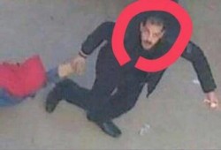 نشطاء يتداولون صورة أمين شرطة سحل متظاهرة بمدينة نصر