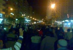 ثوار الإسماعيلية يواصلون فعالياتهم الليلية رغم قنابل الغاز والخرطوش