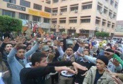 وقفة حاشدة بطب شبين الكوم ضد الانقلاب