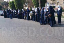 وقفة لطالبات المعهد الازهرى بنات بعد الامتحانات