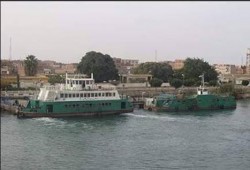 توقف معدية نمرة ٦ يمنع حضور ٢٠٠ طالب بجامعة القناة من الامتحانات