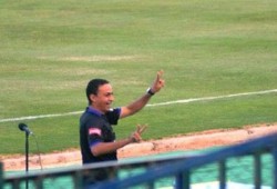 هربا من "رابعة".. حكم مصرى يرفع إصبعين بكل يد