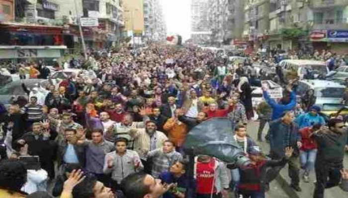 "الشعب يشعل ثورته": حشود الثوار تزلزل الأرض بالاسكندرية