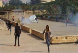 "الشعب يشعل ثورته" قوات الأمن تعتدى على طلاب الأزهر داخل الجامعة