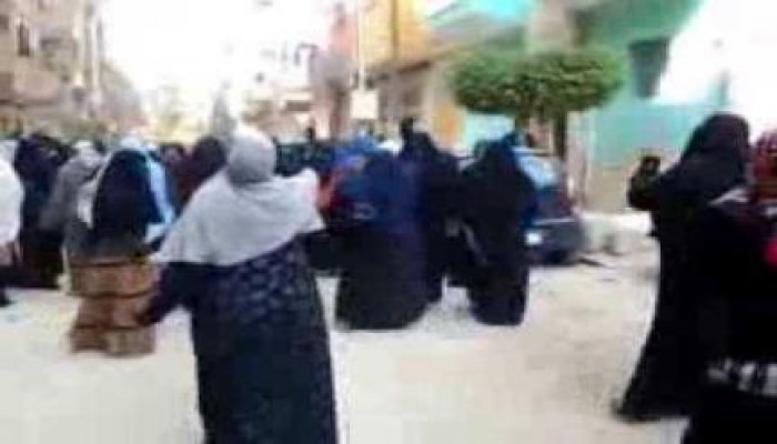 "الشعب يشعل ثورته": أحرار الاسماعيلية يجمعون شملهم لاستكمال مسيرتهم بعد الاعتداء عليهم