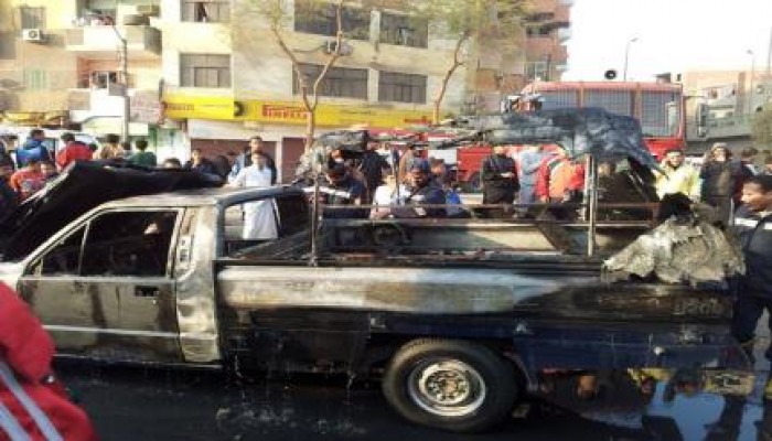 بالصور..اشعال النار في بوكسين داخلية حاولوا الاعتداء علي ثوار بني سويف