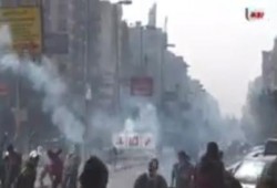 "الشعب يشعل ثورته":  بالفيديو صمود أهالى مدينة نصر أمام مدراعات داخلية الإنقلاب