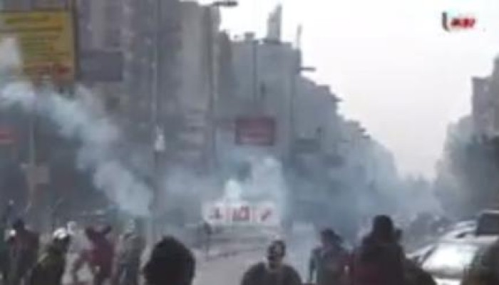 "الشعب يشعل ثورته":  بالفيديو صمود أهالى مدينة نصر أمام مدراعات داخلية الإنقلاب