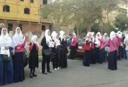 بالصور  وقفة احتجاجية اليوم لفتيات  الشيخ زايد  ضد الانقلاب