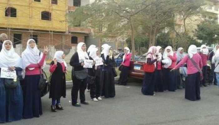 بالصور  وقفة احتجاجية اليوم لفتيات  الشيخ زايد  ضد الانقلاب