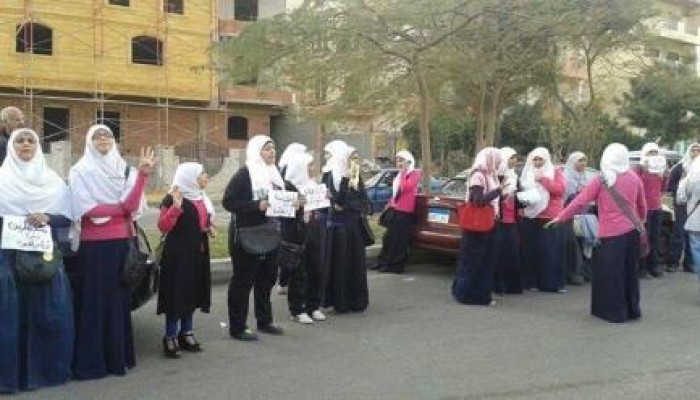 بالصور  وقفة احتجاجية اليوم لفتيات  الشيخ زايد  ضد الانقلاب