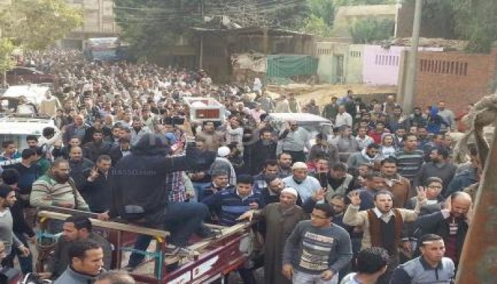 الآلاف يشاركون في جنازة شهيد الفيوم نبيل حسين