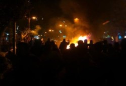 المتظاهرون بالمحلة يجبرون أمن الانقلاب على التراجع ويردون على قنابل الغاز بالالعاب النارية